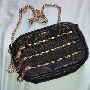 RAMPAGE BLACK CROSS BODY